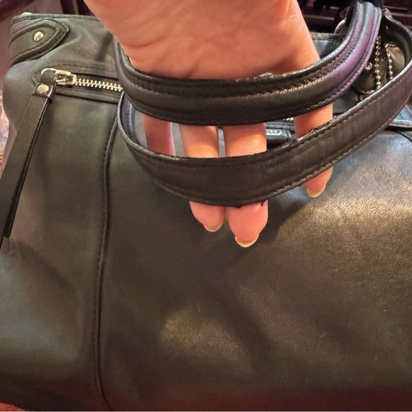 Coach Vintage Genuine Daisy Emma black buttery leather tote, branded logo charm - Picture 7 of 8